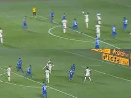 ¿El gol de la jornada? La bajó con el pecho y empaló de volea. Captura/FOXSports