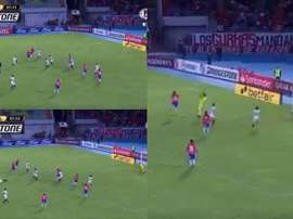 Chutó a reventar, el balón salió disparado... ¡y se convirtió en asistencia! Captura/FOXSports