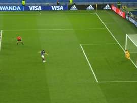 Argentina's penalty against Scotland would not have been retaken in the Premier League. Captura/Gol