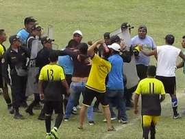Pelea lamentable en perú. Twitter