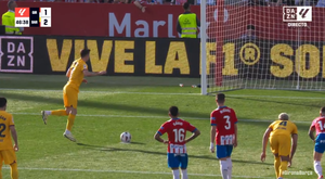 Lewandowski marcó de penalti para frenar el alirón del Madrid