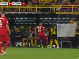 Kimmich was extremely fortunate not to see red for a stamp on Sancho. Captura/Movistar