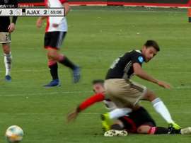 Magallán pisó a Van Persie...y marcó un minuto después. Captura/ESPN