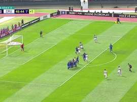 Captura del gol que Hernanes anotó de falta ante Cruzeiro. Premiere