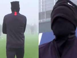 Neymar encontra o melhor jeito de combater o frio. Twitter/PSG