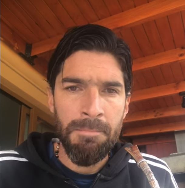 Chile: Abreu ofreció disculpas por tirar mesa a hinchas del Audax italiano Chile: Abreu ofreció disculpas por tirar mesa a hinchas del Audax italiano