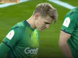 Odegaard made it 0-1 at the Santiago Bernabeu. Captura/DAZN