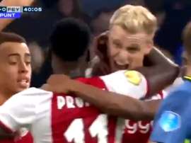 Van de beek hizo el cuarto tanto 'ajacied'. FOXSports