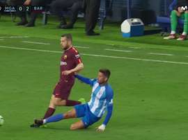 Samu chegou tarde e viu o cartão vermelho. MovistarPartidazo