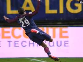 Mbappé superó a Gurtner, notó el contacto, y voló. Canal+Sport