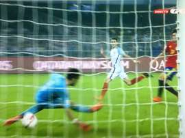 Foden não vacilou e bateu Fernández no gol. Twitter/GOL