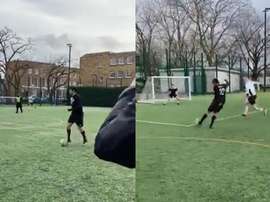 Kaká tira onda com peladeiros em ação promocional. Capturas/LeonKnight_