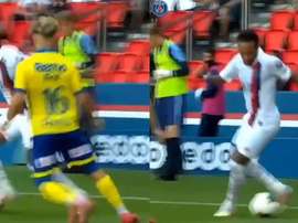 Neymar protagonizou belo lance no jogo entre PSG e Waasland-Beveren. Captura/PSGInside