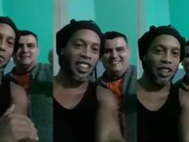 De dentro da cadeia, Ronaldinho grava uma mensagem para família de detento. Capturas/rofealeatorio