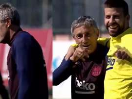 Petit pont de Piqué à Setién... qui le prend avec le sourire. Capture/FCBarcelona_es