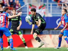 Aleñá, frustré après le match du Betis à Ipurua. Twitter/RealBetis