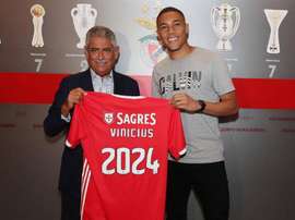 Benfica assina com zagueiro Vinícius, ex-Palmeiras e Napoli. SLBenfica