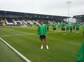 Caro, durante una concentración con el Betis B. Twitter