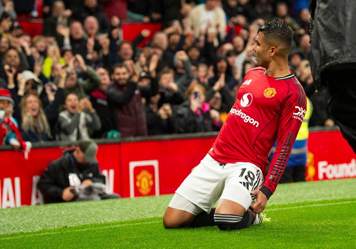 Manchester United avalia extensão de contrato de Casemiro, mas com novo salário