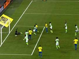Casemiro levelled the scores for Brazil in Singapore. Captura/DAZN.