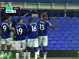 Two Colombians combined at Goodison Park. Captura/DAZN