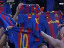 A celebração dos torcedores do Barcelona no gol de Messi ao Osasuna. beINSports