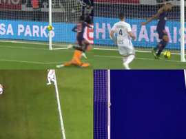 Choupo-Moting enlève un but à Nkunku. Capture/Movistar