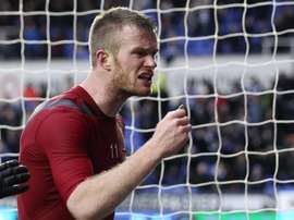 Chris Brunt fue agredido por su propia afición en la derrota del West Bromwich Albion ante el Reading en la FA Cup por 3-1. Twitter