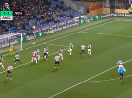 Clark doubled Newcastle's lead against Burnley. Captura/NBC