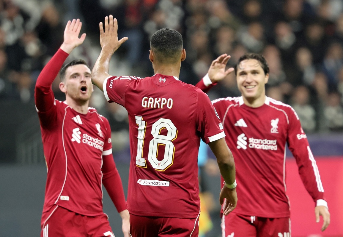 El Liverpool encuentra remedio a sus males en Frankfurt