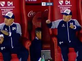 Maradona demande la VAR, alors qu'il n'y a pas l'assistance vidéo en Argentine. Captura/TNTSports