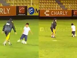 Maradona a tâté du ballon avec son fils. DiegoMaradona