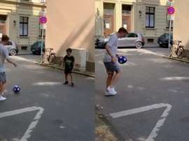 Reus se paró con un aficionado... ¡a jugar a la pelota! Collage/KaiPsotta