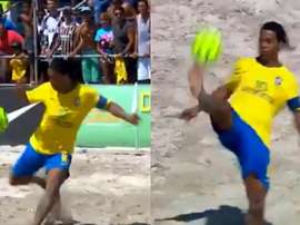 Ronaldinho dio un espectáculo en la playa. Ronaldinho