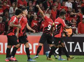 Com golaço de letra de Bissoli, o Athletico Paranaense derrotou o Peñarol. Twitter AthleticoPR