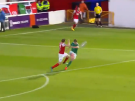 Sadlier struck the effort from inside his own box. Captura