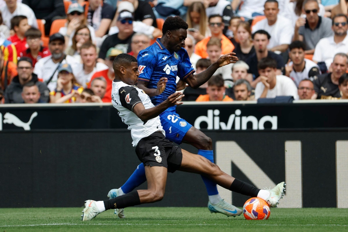 Valencia defender Cristhian Mosquera keep giving priority to Arsenal