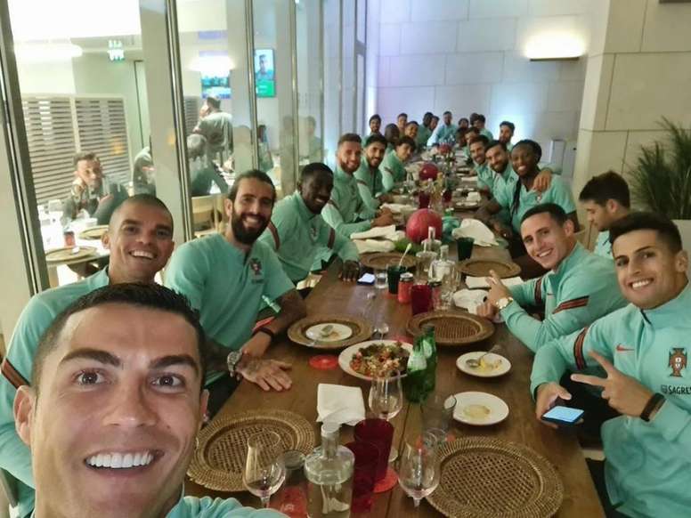 Cristiano Ronaldo, tras su positivo en COVID-19 y junto al resto de la Selección. Twitter/Cristiano