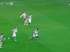 Cristiano Ronaldo donne un coup de pied dans la jambe de Francisco Molinero. Twitter