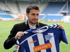 Dani Abalo, en su presentación con el Alavés. Twitter