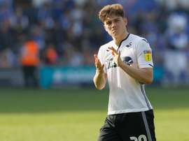 Daniel James foi oficializado como jogador do Manchester United. Twitter/SwansOfficial