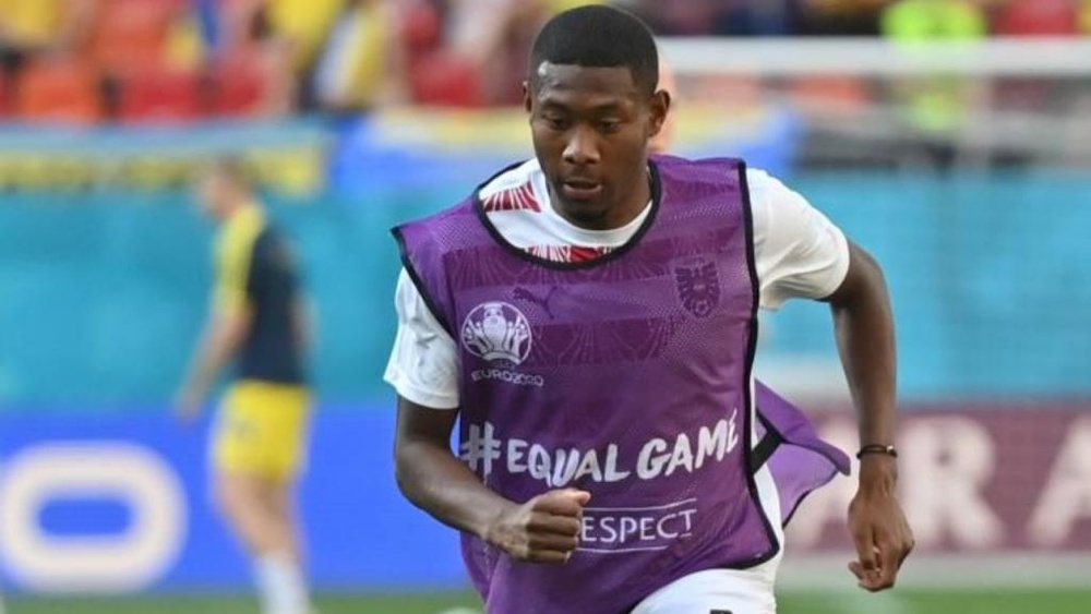 El Madrid confirmó el positivo de Alaba en las redes. EFE