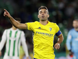 Barral no renovó automáticamente con el Cádiz por 25 minutos. EFE