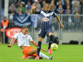 Defender Mariano (R) during the French L1 football match on May 23, 2015 in Bordeaux.