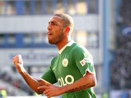 El volante ofensivo llega para reforzar la medular del equipo. Wolfsburg