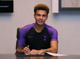 Dele Alli prolonge son contrat. Twitter/Spursofficial