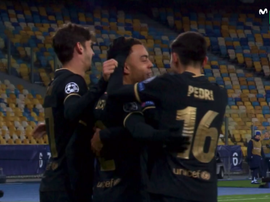 Dest já sabe como é marcar um gol com a camisa do Barça. Captura/MovistarLigadeCampeones