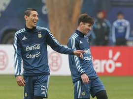 Di María y Messi charlan felizmente en un entrenamiento de la Selección Argentina. Twitter