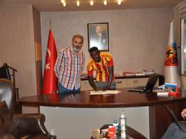 Stéphane Badji regresó a Turquía. Twitter
