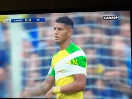 Diego Carlos a joué blessé. Twitter